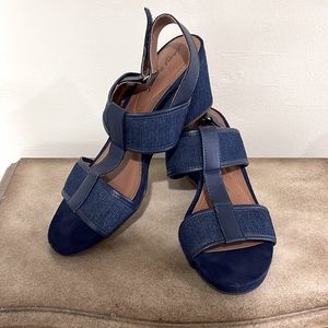 WOMENS EASY SPIRIT LALANI BLUE DENIM WEDGE SANDALS WITH VELCRO CLOSURE SIZE 9.5M